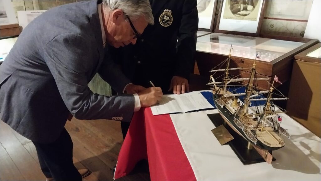 4f532e15-c48f-4f73-af38-9d6528dab046